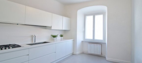 11-salle Appartement à Genoa, Italy No. 261380 3