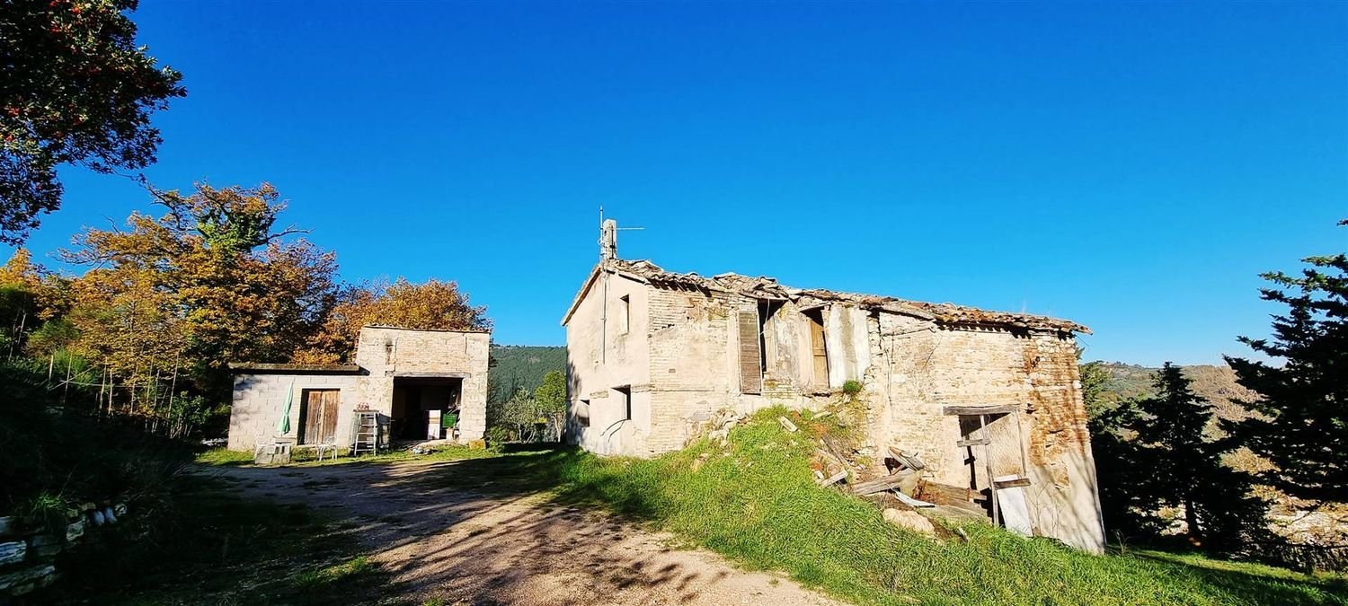 4 rooms House in San Severino Marche, Italy No. 90815