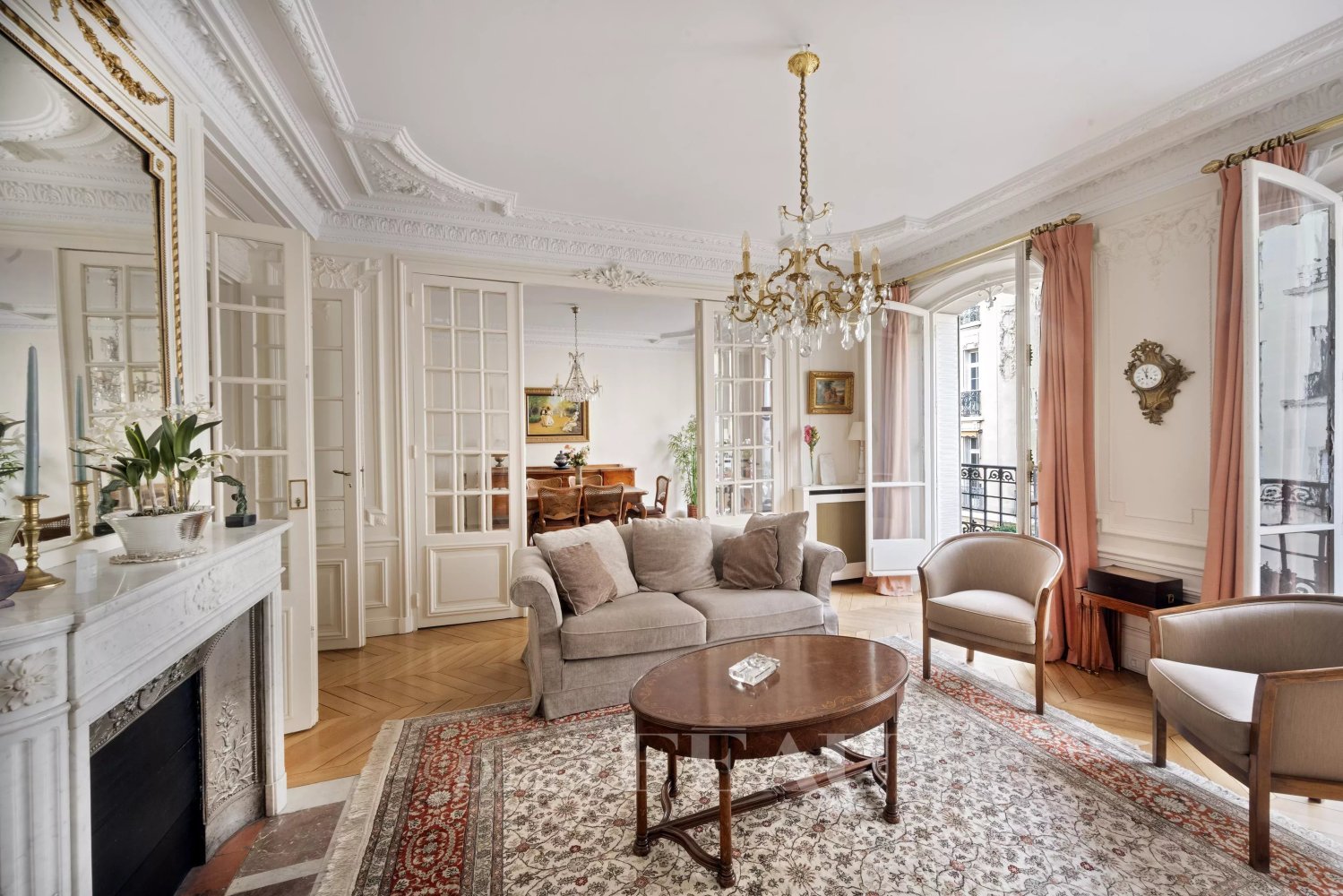 3 bedrooms Apartment in Paris, France No. 138888