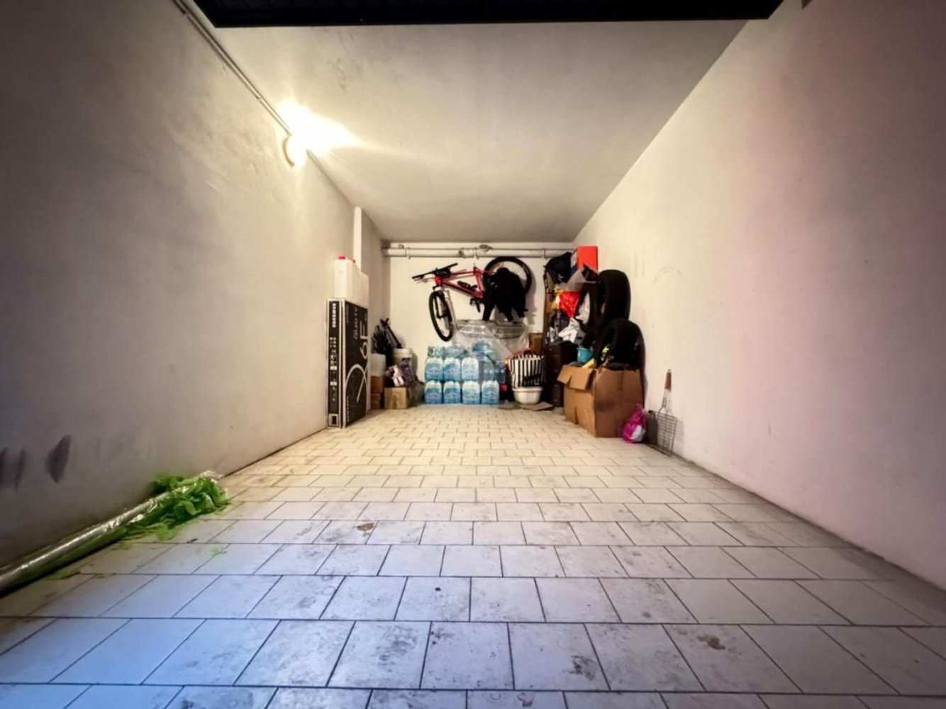  مرآب في Codogno, Italy 15متر مربع رقم 185929