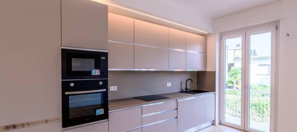 2 Schlafzimmer Wohnung in Arona, Italy, Nr. 272814 5