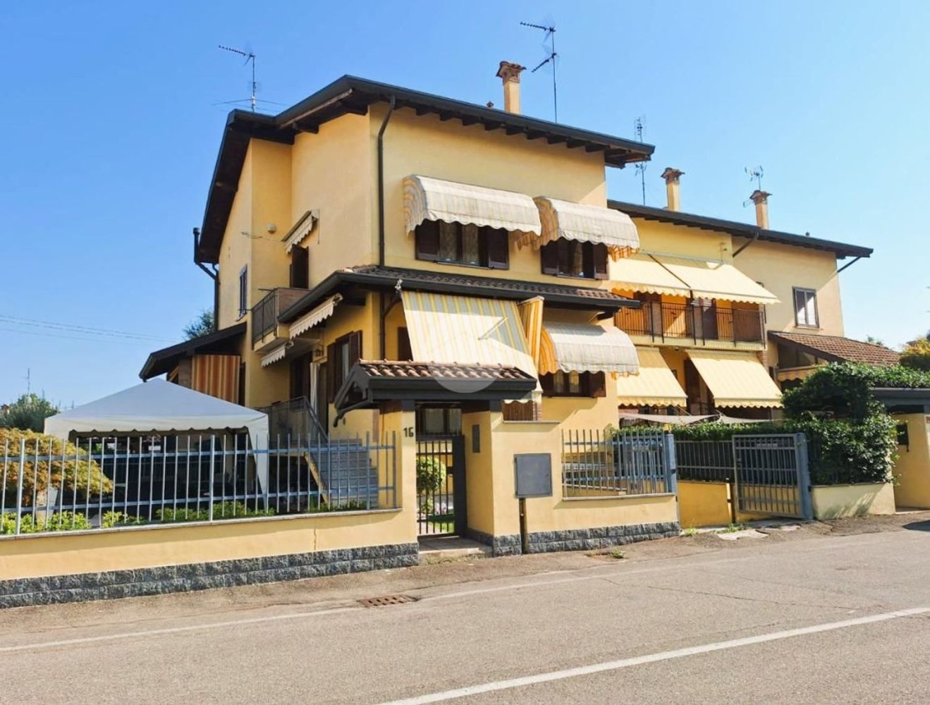 3 Schlafzimmer Villa in Mesero, Italy, Nr. 373150