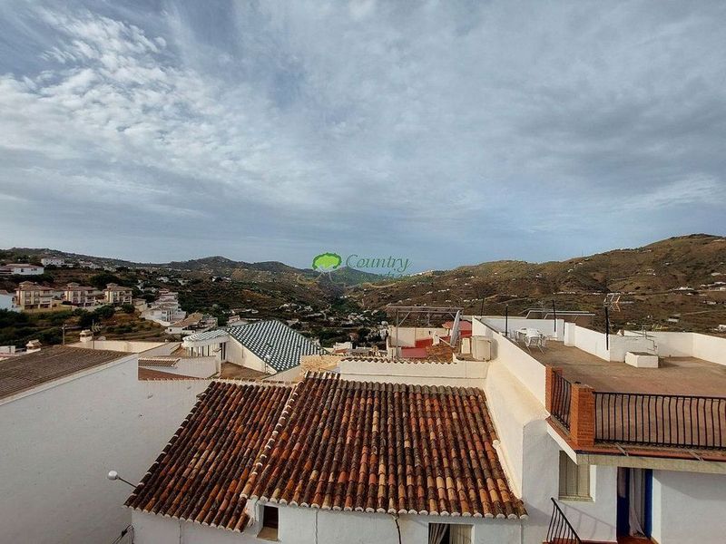 Villa de 7 dormitorios en Canillas De Albaida, Spain No. 226310