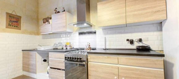 2 bedrooms Townhouse in Hamrun, Malta No. 8385 2