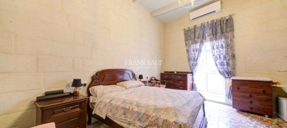 2 bedrooms Townhouse in Hamrun, Malta No. 8385 4