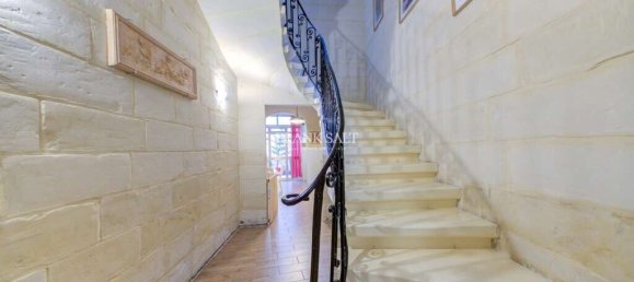 2 bedrooms Townhouse in Hamrun, Malta No. 8385 8