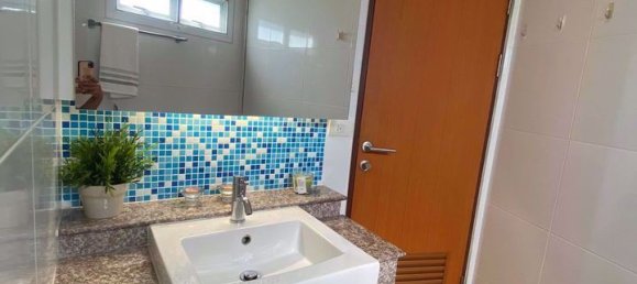 Apartamento com 2 quartos em condomínio em Phra Khanong, Thailand N.º 9381 7