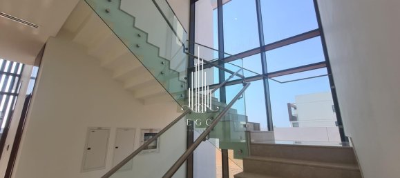 5 bedrooms Villa in Abu Dhabi, UAE No. 40055 14