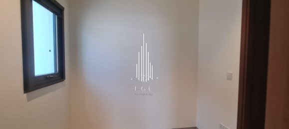 5 bedrooms Villa in Abu Dhabi, UAE No. 40055 10