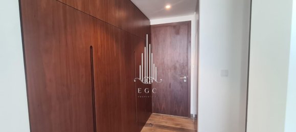 5 bedrooms Villa in Abu Dhabi, UAE No. 40055 13