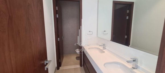 5 bedrooms Villa in Abu Dhabi, UAE No. 40055 22