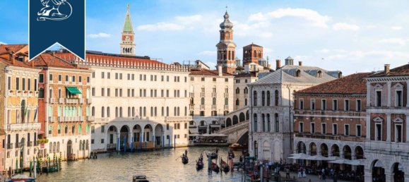 Apartamento de 2 dormitorios en Venice, Italy No. 274589 2