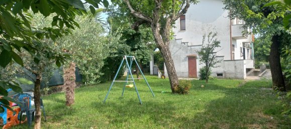 Квартира с 4 комнатами в Удине, Италия № 284432 4