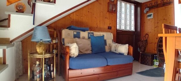 6 rooms Apartment in Castel di Sangro, Italy No. 24006 2