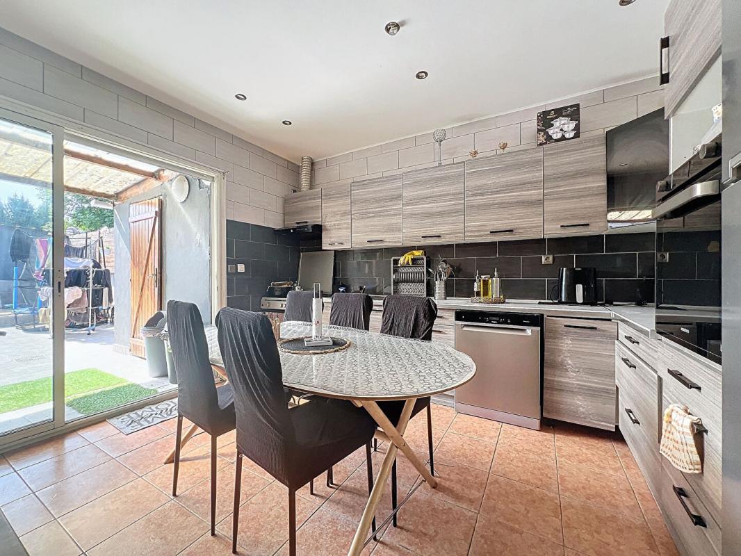 Таунхаус с 4 спальнями в Армантьер, Франция № 252128