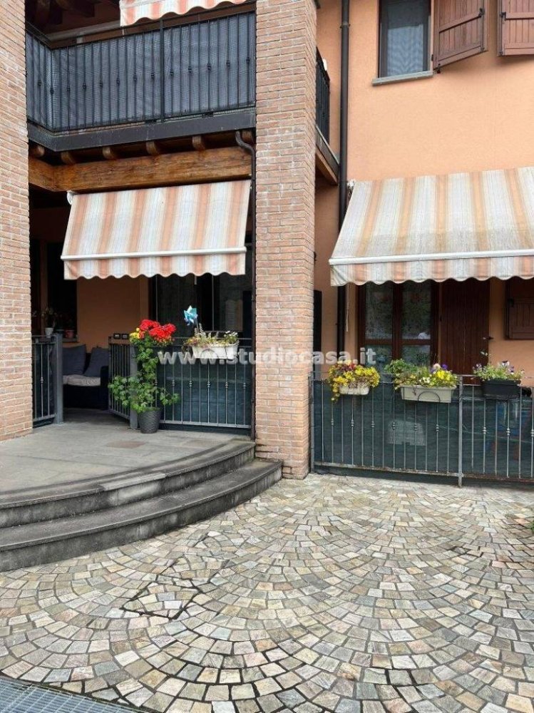 3 غرف نوم شقة في Lurano, Italy رقم 360210