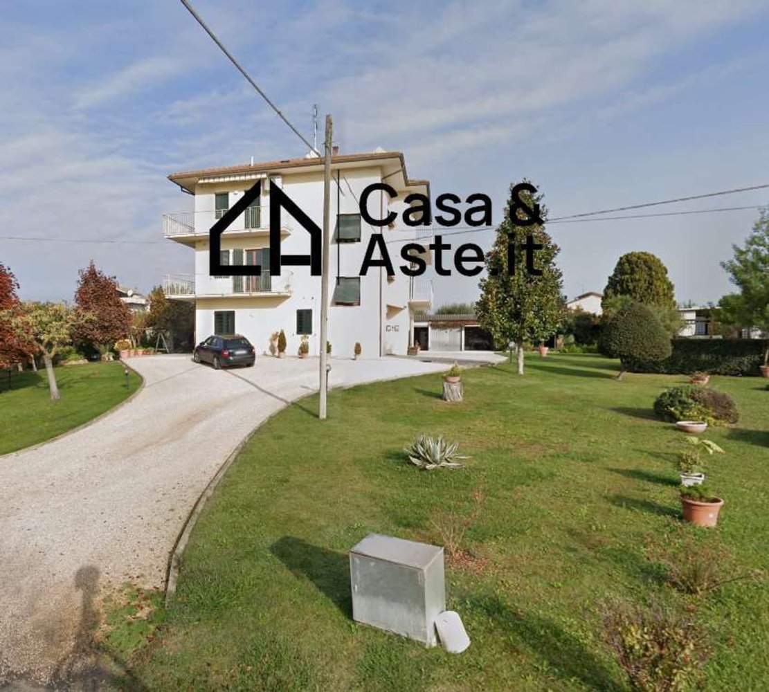 6 rooms Apartment in Porto Sant'Elpidio, Italy No. 95273