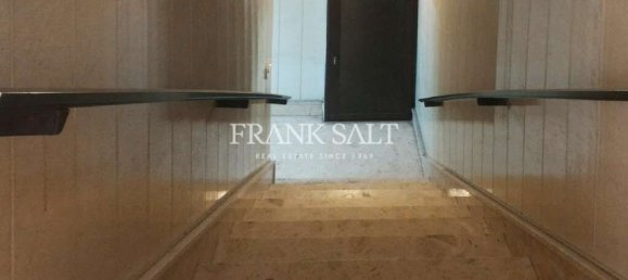 Laden in Hamrun, Malta 100m², Nr. 12042 14