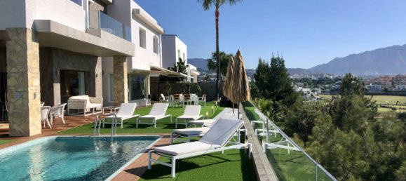 3 bedrooms Villa in Estepona, Spain No. 639 3