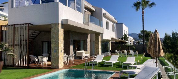 3 bedrooms Villa in Estepona, Spain No. 639 4