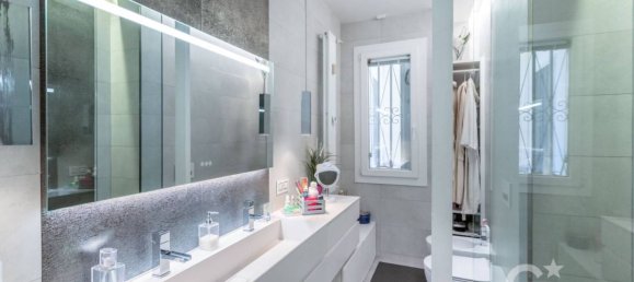 3 bedrooms Apartment in Rome, Italy No. 333492 10