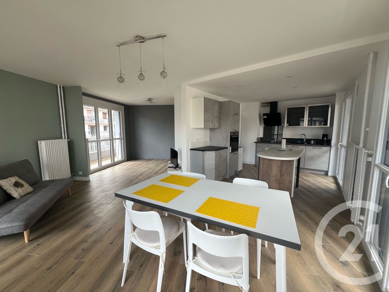 3 Schlafzimmer Wohnung in Aurillac, France, Nr. 283896