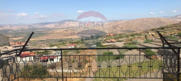 3 rooms Apartment in Adrano, Italy No. 115401 20
