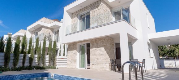3 bedrooms Villa in Coral Bay, Cyprus No. 5597 5