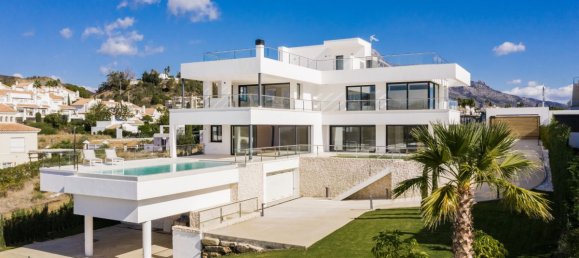 Villa de 4 dormitorios en Nueva Andalucía, Spain No. 2897 28