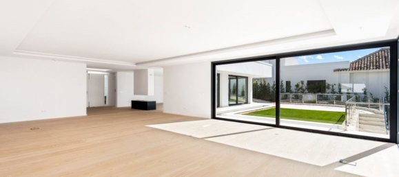 Villa de 4 dormitorios en Nueva Andalucía, Spain No. 2897 24