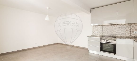 2 bedrooms House in Lisbon, Portugal No. 46432 5