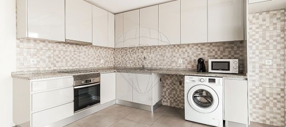 2 bedrooms House in Lisbon, Portugal No. 46432 8