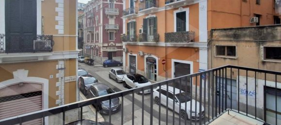 3 Schlafzimmer Wohnung in Bari, Italy, Nr. 21503 8