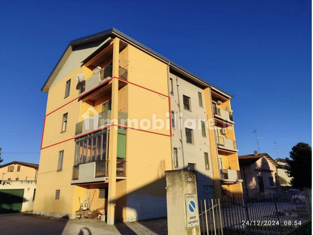 3 bedrooms Apartment in Mantua, Italy No. 341068