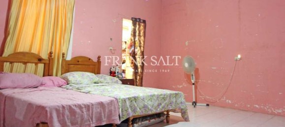 2 bedrooms Apartment in Bormla, Malta No. 2449 2