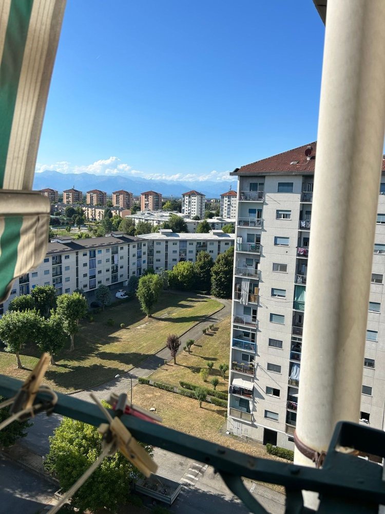5 rooms Apartment in Turin, Italy No. 291958