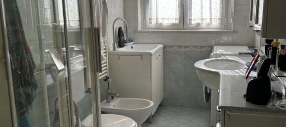 5 rooms Apartment in Turin, Italy No. 291958 8