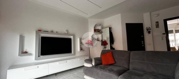 4-salle Appartement à Bussero, Italy No. 339056 2