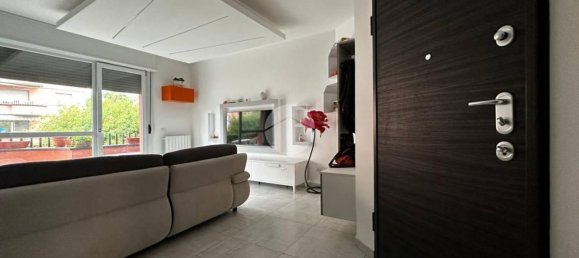 4-salle Appartement à Bussero, Italy No. 339056 8
