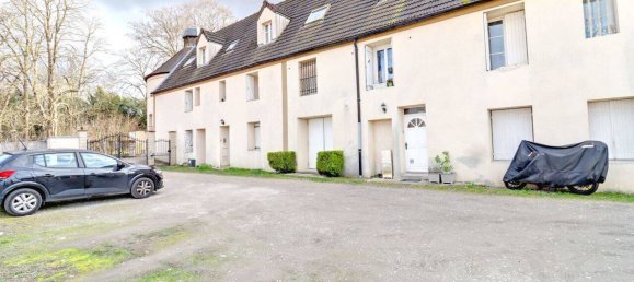 Studio in Ecquevilly, France No. 125913 3