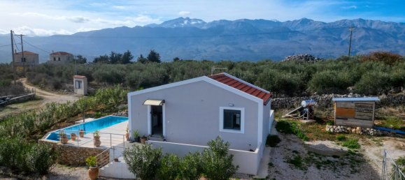 2 bedrooms Commercial property in Chania, Greece No. 8966 2