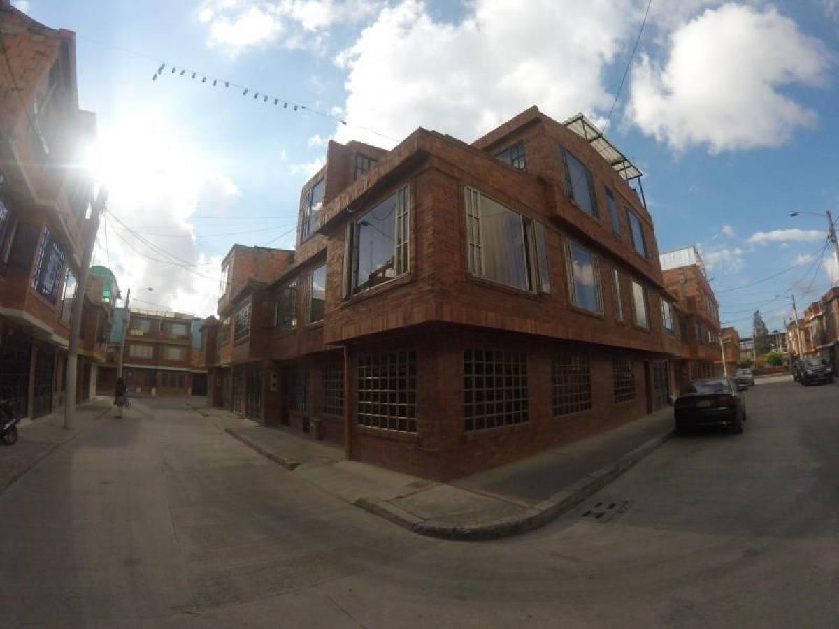 Дом с 8 спальнями в Кундинамарка, Колумбия № 8527