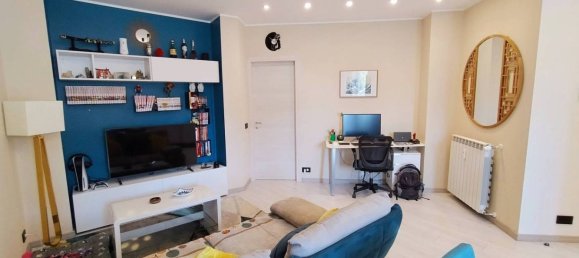 1 bedroom Apartment in Milan, Italy No. 303047 2