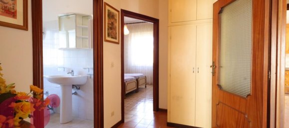 4 rooms House in Todi, Italy No. 113874 11