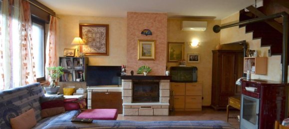 Вилла с 5 комнатами в Монтаназо Лобмардо, Италия № 23356 2