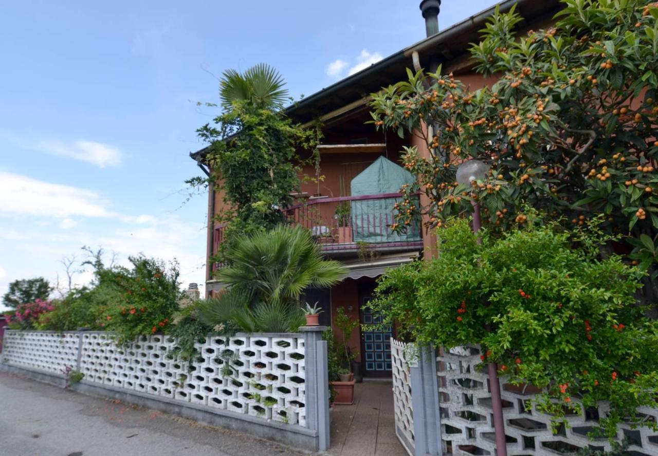 Вилла с 5 комнатами в Монтаназо Лобмардо, Италия № 23356