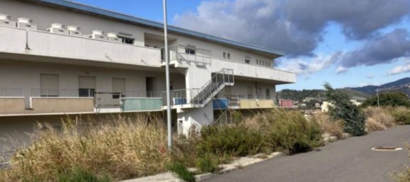 12710m² Commercial property in Catanzaro, Italy No. 342747 8