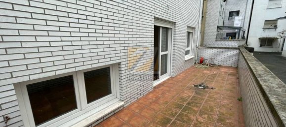 Apartamento de 2 dormitorios en Oviedo, Spain No. 151331 3