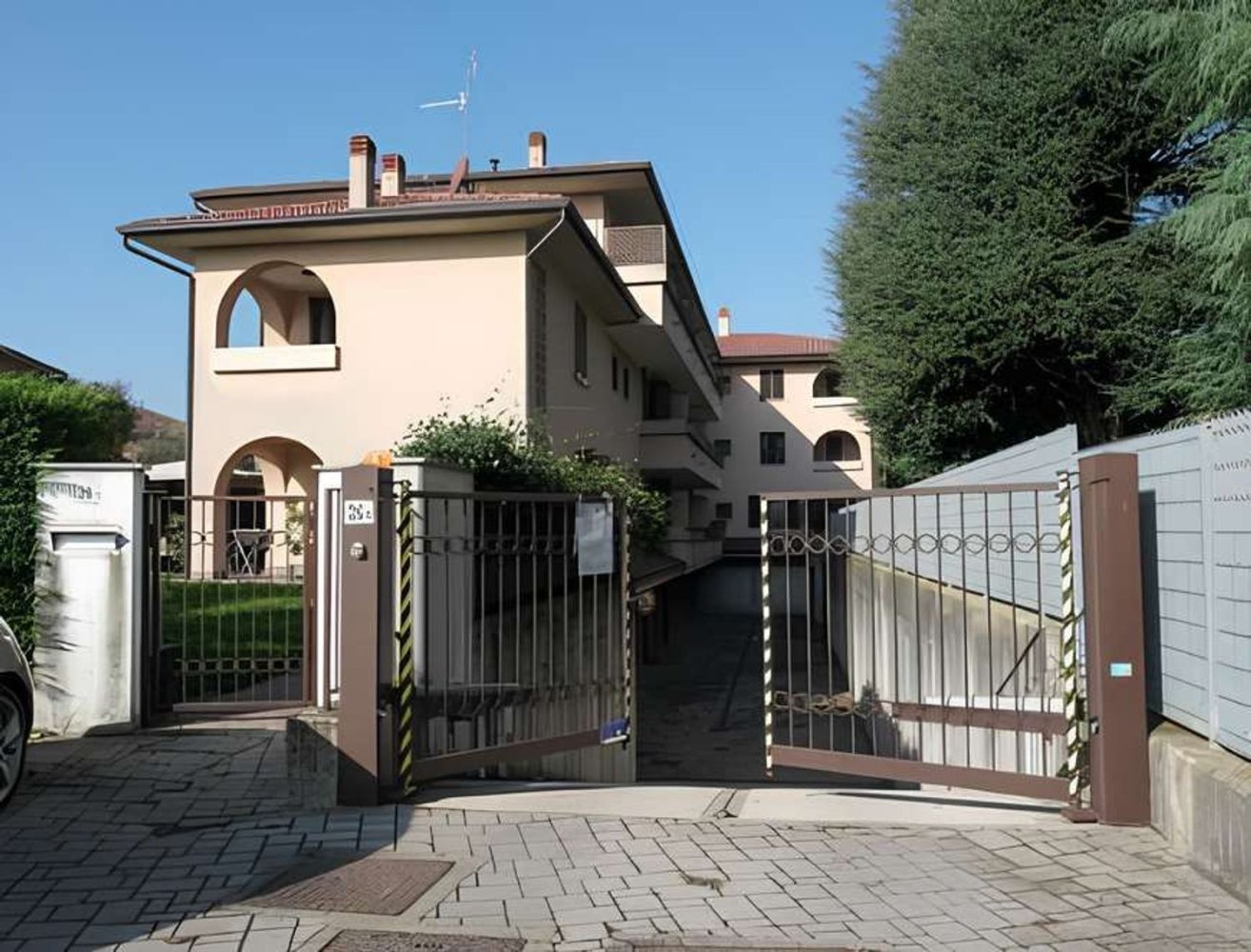 3 rooms Apartment in Inzago, Italy No. 8956