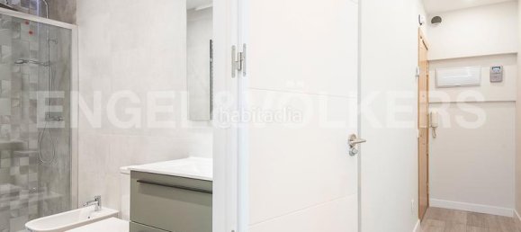 2 Schlafzimmer Wohnung in Ciutat Vella, Spain, Nr. 112743 8